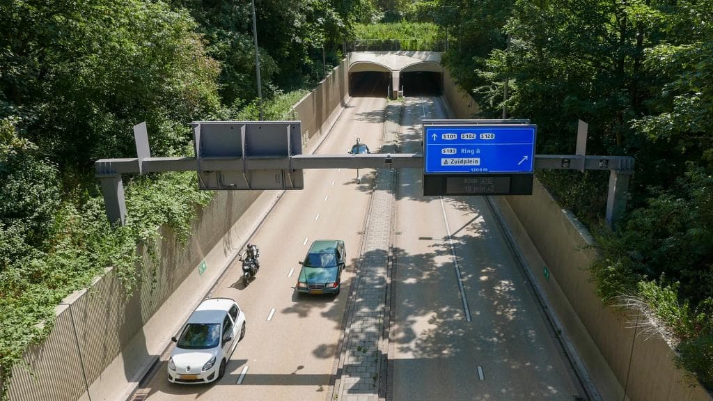 De autotunnel van de Maastunnel, van bovenaf gezien. Foto: gemeente Rotterdam