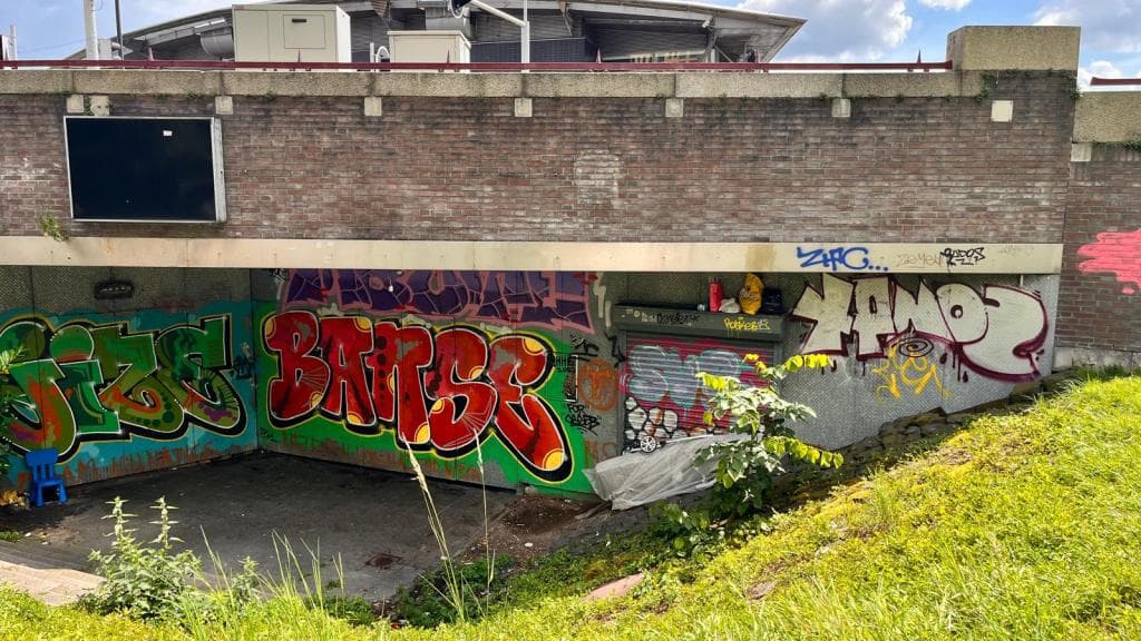 Graffiti onderaan de Boompjeskade