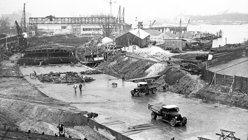 Historisch zwart-wit beeld van de aanleg van de Maastunnel. Foto: Stadsarchief